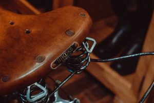 découvrez comment choisir une selle de cheval alliant confort et performance pour optimiser le bien-être de votre monture et améliorer vos performances équestres. conseils, critères essentiels et astuces pour faire le bon choix.