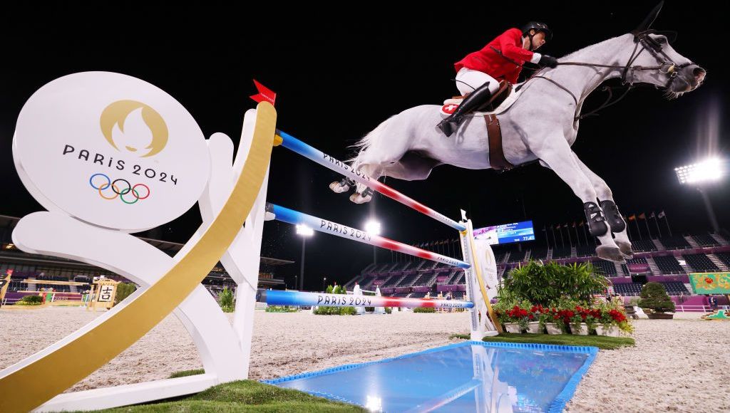participez à un concours de saut d'obstacles équestre et vivez l'excitation de la compétition ! découvrez les meilleures épreuves, conseils et actualités pour cavaliers et passionnés d’équitation.