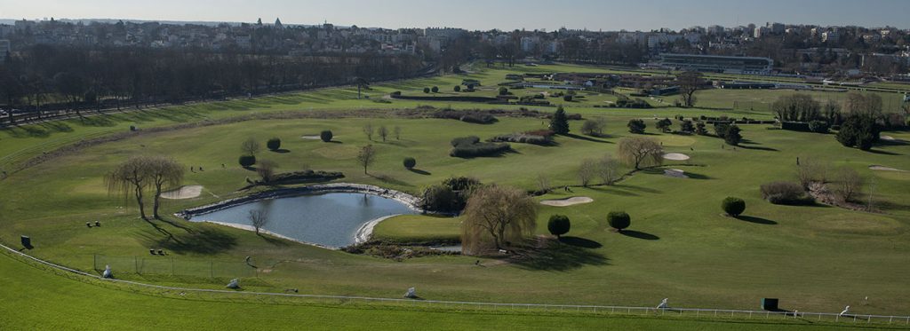 découvrez l'histoire fascinante de l'hippodrome de saint-cloud et ses événements prestigieux, un lieu emblématique des courses hippiques près de paris.