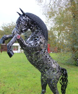 découvrez comment choisir la statue de cheval idéale pour votre jardin, alliant esthétique et harmonie avec votre espace extérieur.
