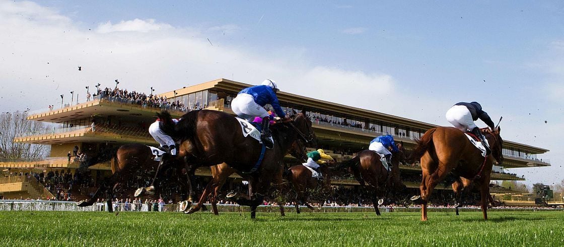 découvrez l'histoire riche et les événements incontournables de l'hippodrome de longchamp, un lieu emblématique des courses hippiques en france.