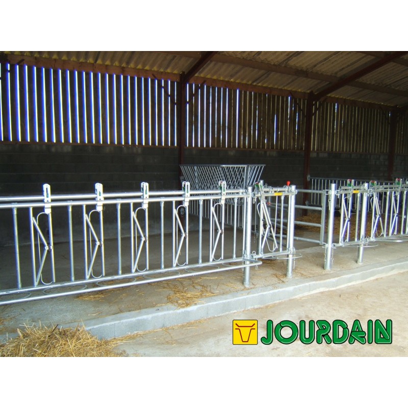 découvrez les avantages des cornadis pour la sécurité des chevaux : stabilité, protection et confort garantis lors du pansage et des soins.