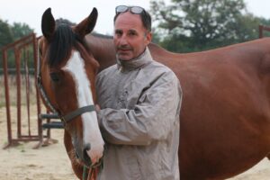 informations importantes et avertissements essentiels pour les propriétaires concernant la gestion et les précautions à prendre en cas de cheval mort.
