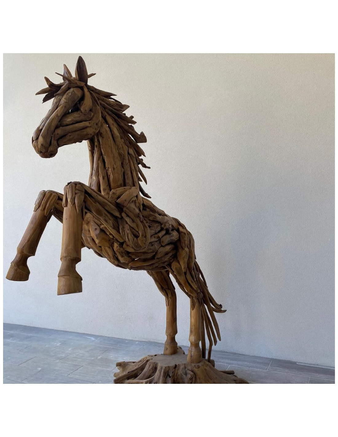 découvrez comment choisir un cheval en bois déco authentique pour apporter charme et élégance naturelle à votre intérieur.