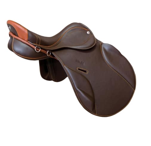 découvrez comment choisir la selle idéale pour votre cheval de trait afin d'assurer confort et performance lors de vos balades et travaux.