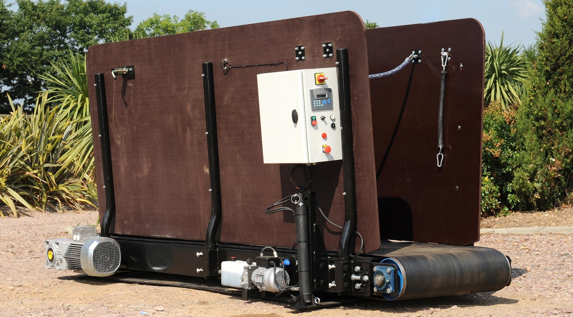 découvrez notre guide complet sur les tapis roulants pour chevaux et leurs nombreux avantages pour l'entraînement et la rééducation équine.